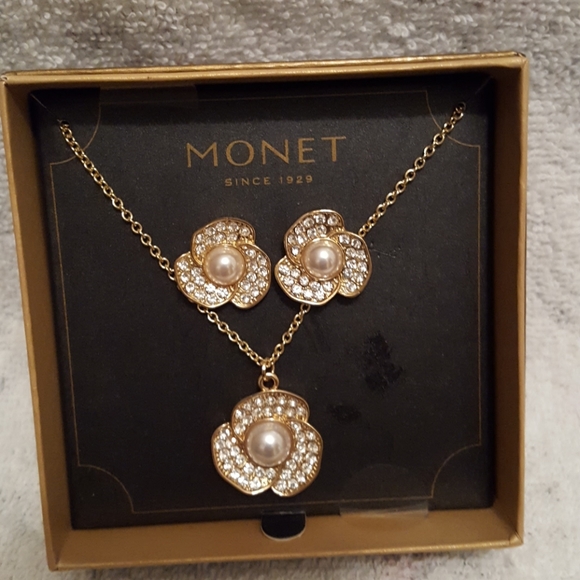 Monet Jewelry - Monet Necklace & earring set